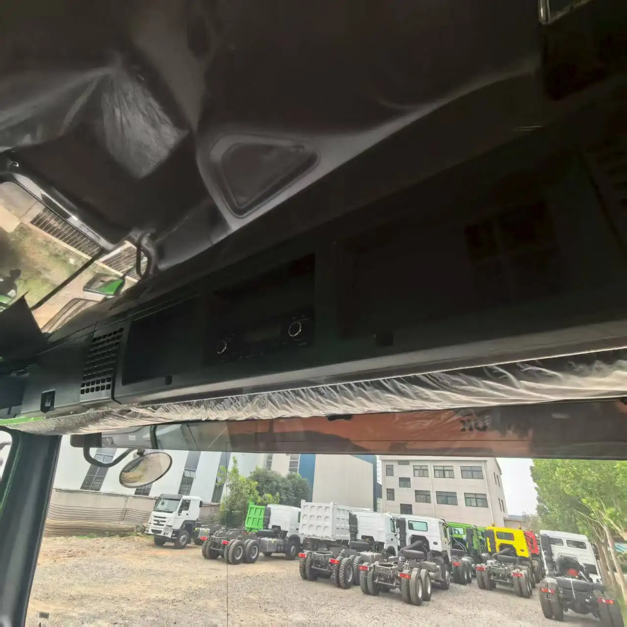 product brand new  sinotruk howo  v7 x 6x4 manual  transmission  dump tipper dump truck in africa-5