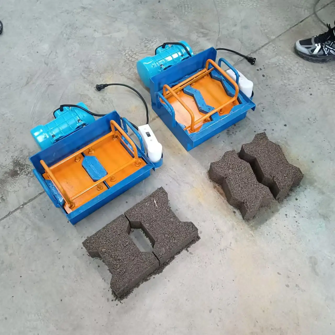 Manual Concrete Block Moulds Making Concrete Maker Wall Block Molds Mini Electric Brick Making Machine