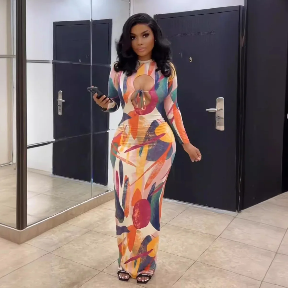 Vintage-kledd med keiserliv i sommerstil, europeisk og amerikansk utforming, trykt, gjennomskåret, stram, elastisk, langärmet kjole