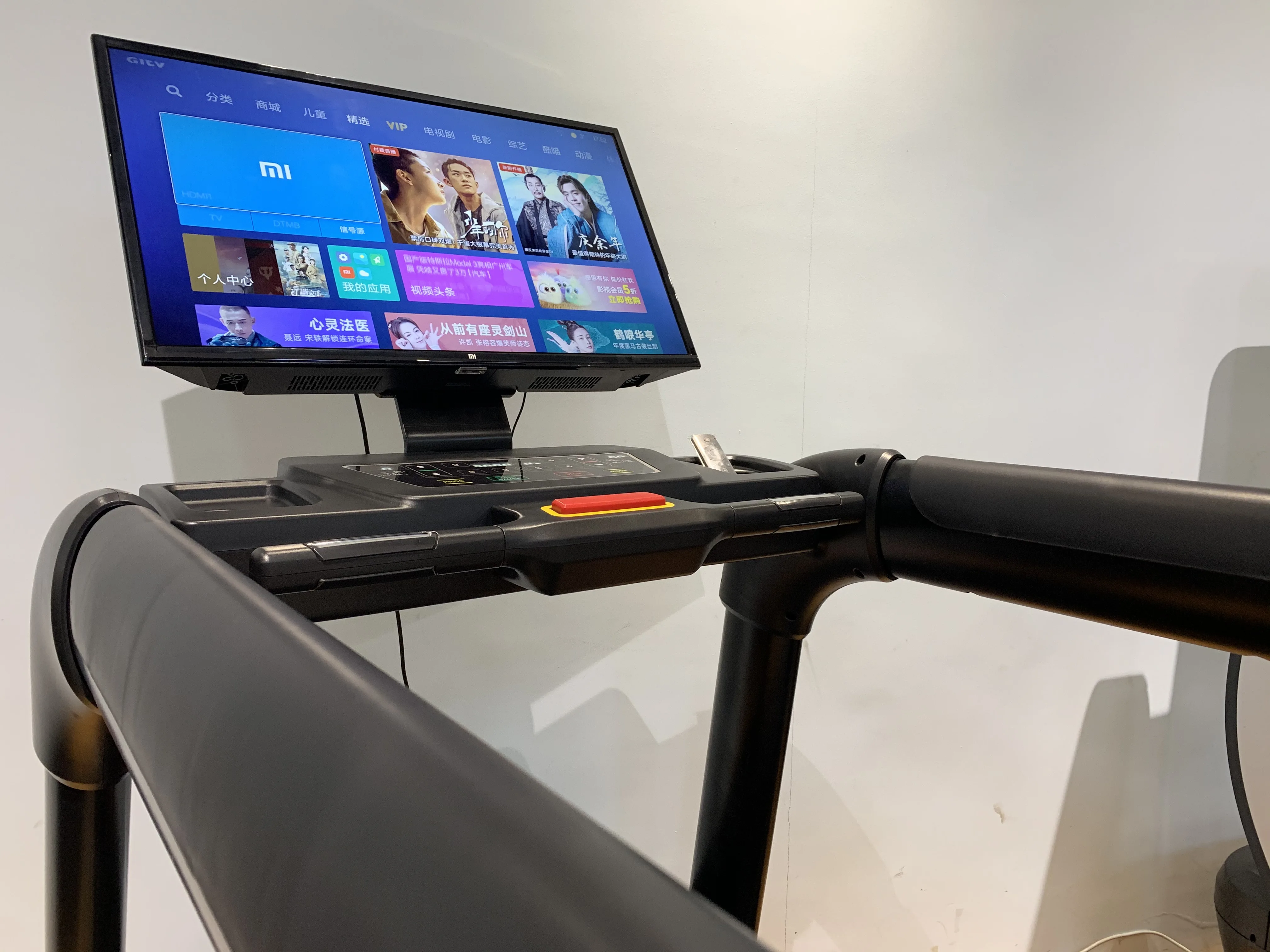 32インチタッチスクリーン付き新型業務用電動トレッドミルランニング