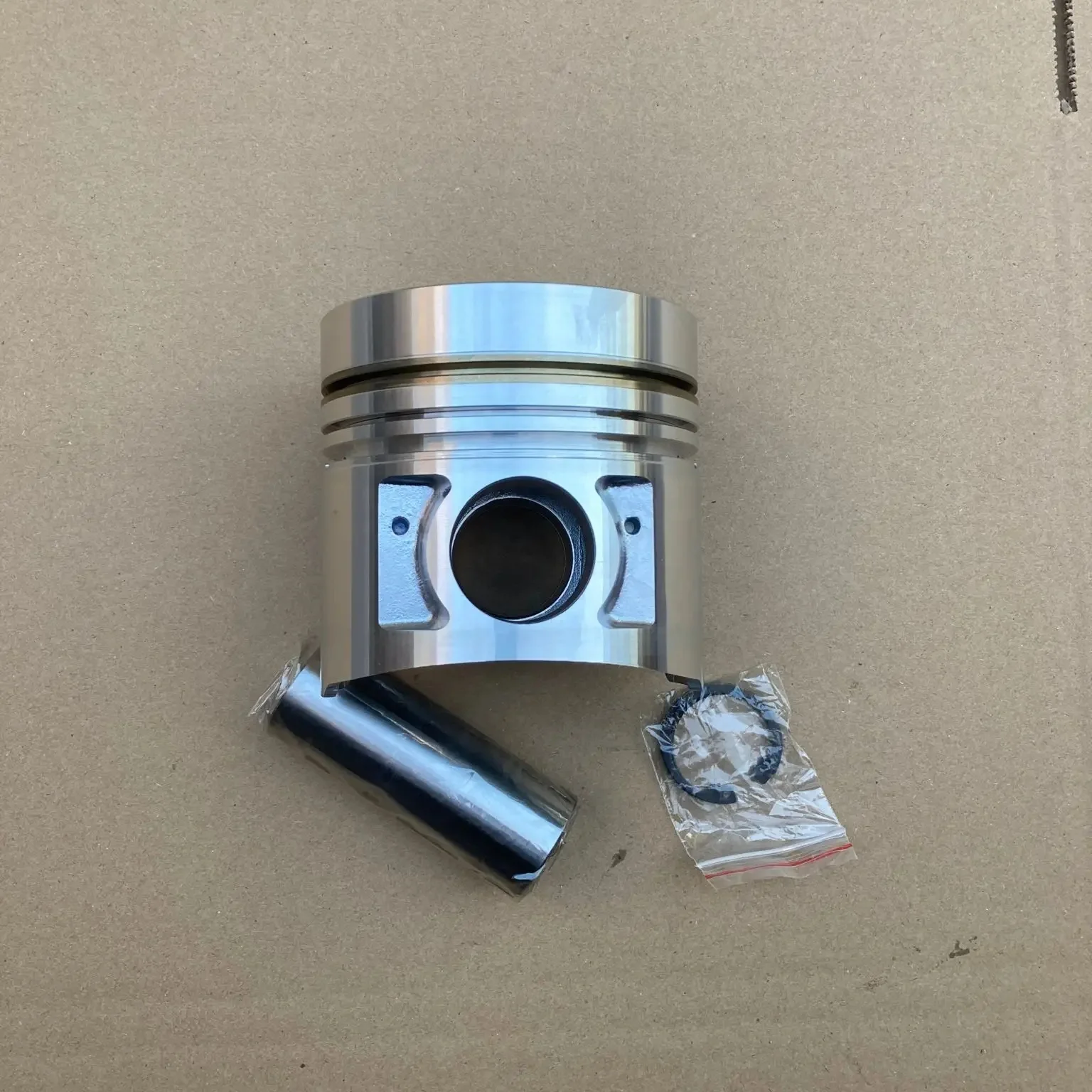 Piston OEM 12011-Z5567 for NISSAN FE6T Engine Parts