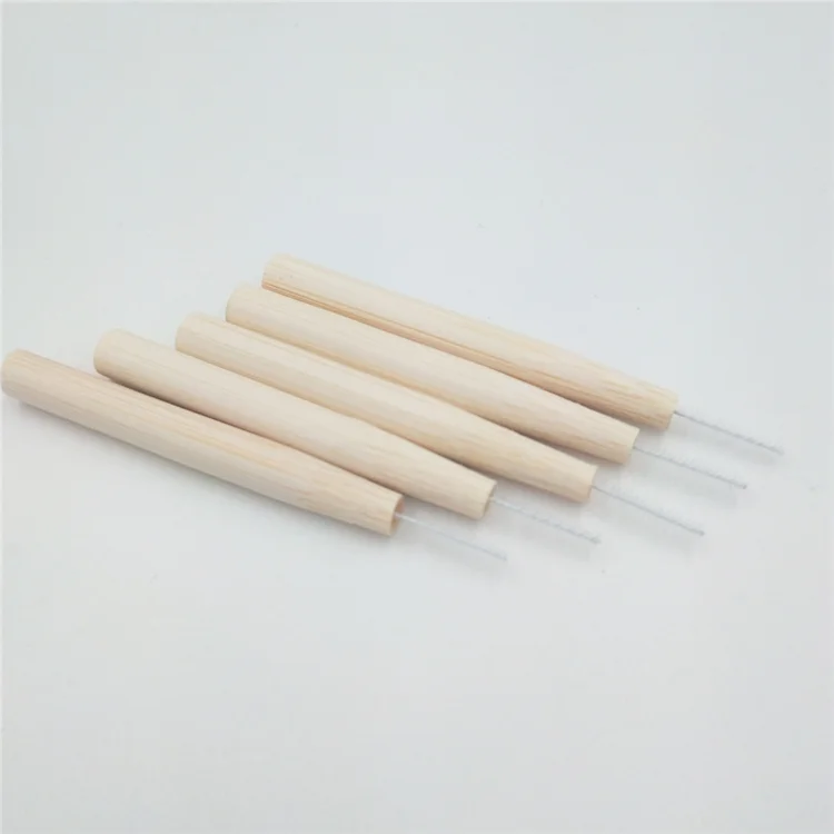 Зубная щетка, межзубная щетка, зубочистка с щеткой