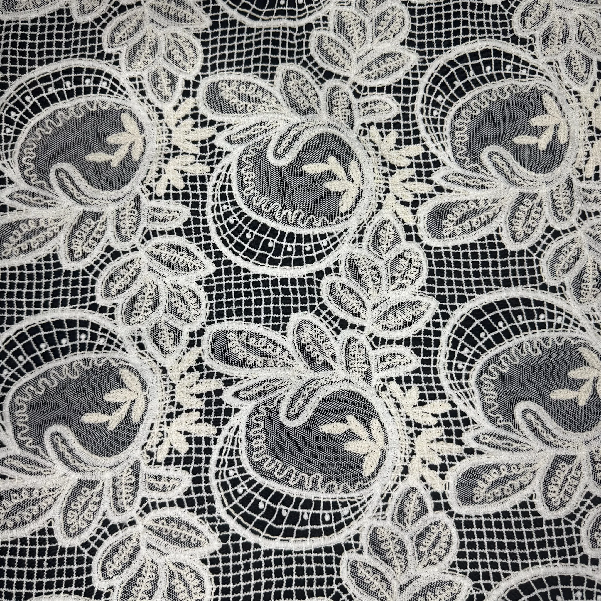 Floral Lace Fabric Breathable and Water-soluble 100% Cotton Lace Fabric for Embroidered Clothing or Hawaiian Dress Lace Fabric
