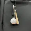 Béisbol blanco de 2 cm con palo de 4.5 cm.