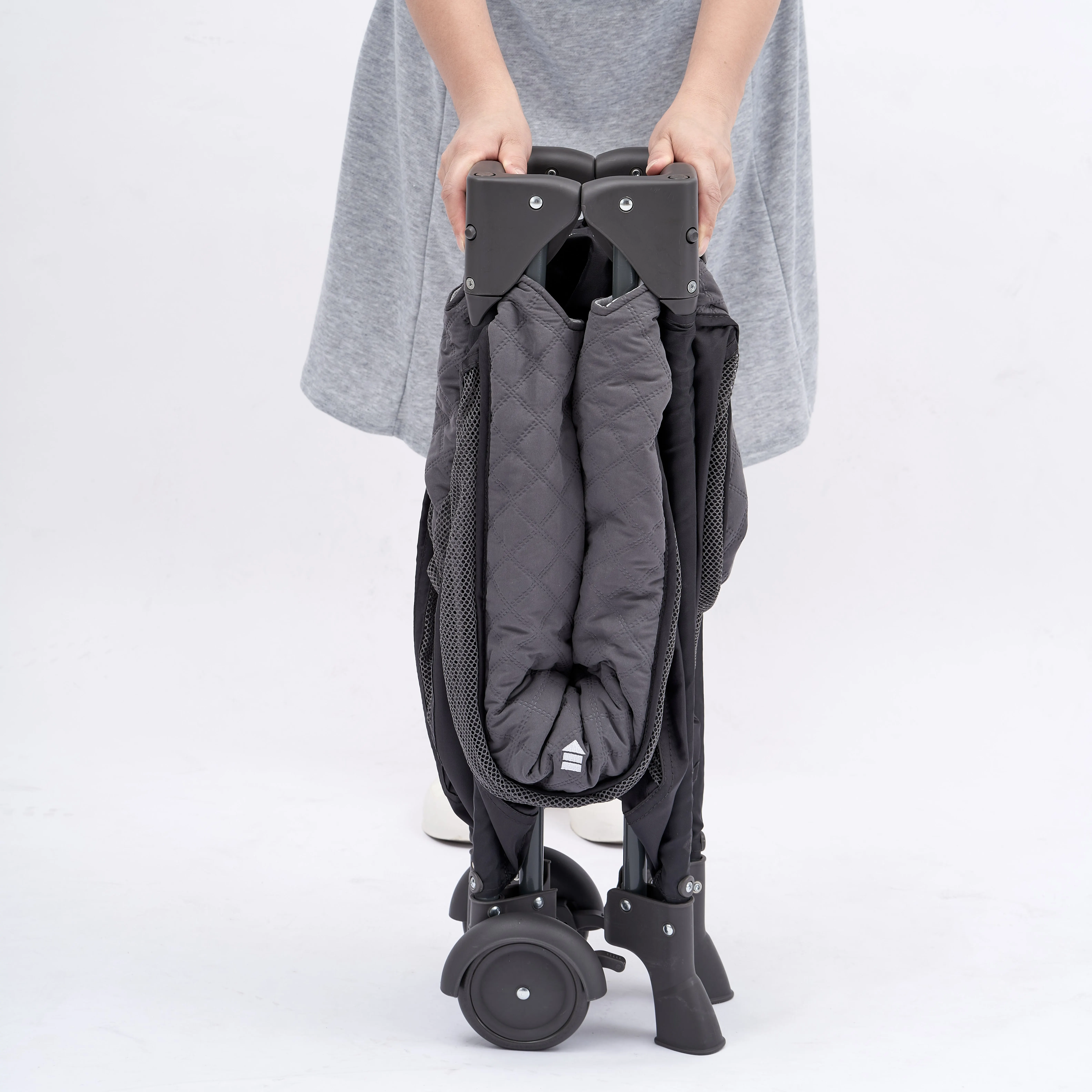 P003B Cool Baby Portable Baby Playpen Baby Crib With Removable Infant Bassinet supplier