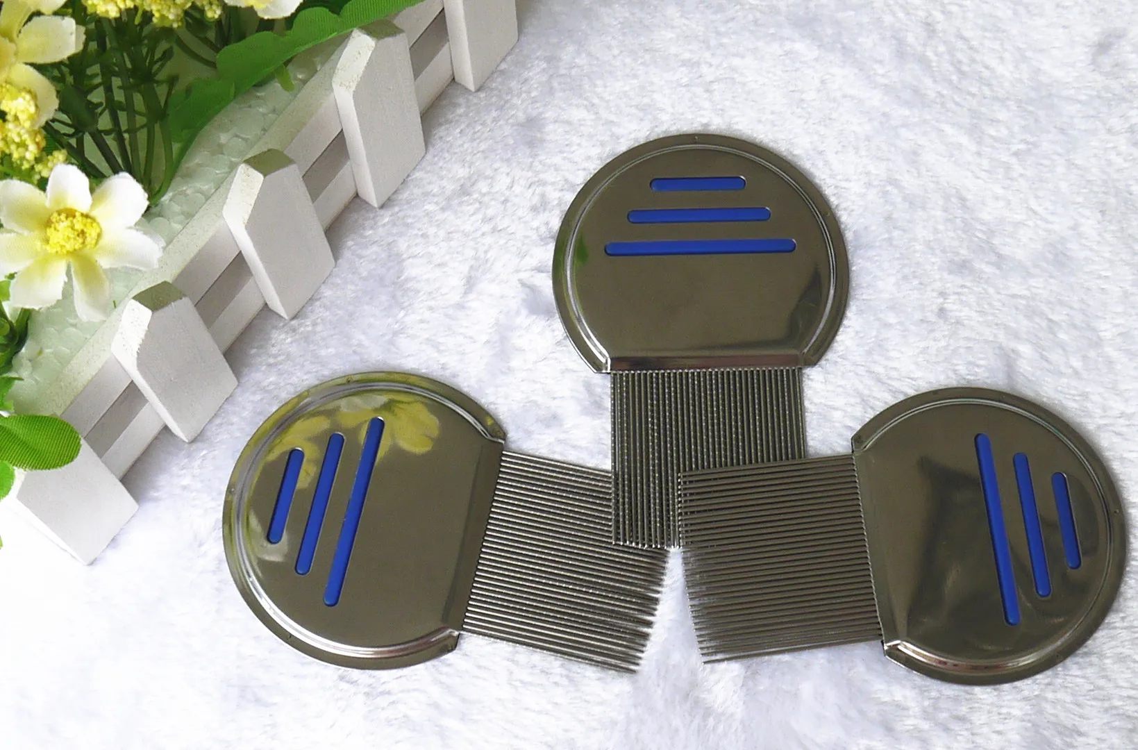 Ручка из нержавеющей стали и рифленые штифты гребень для блох С нескользящими пластиковыми