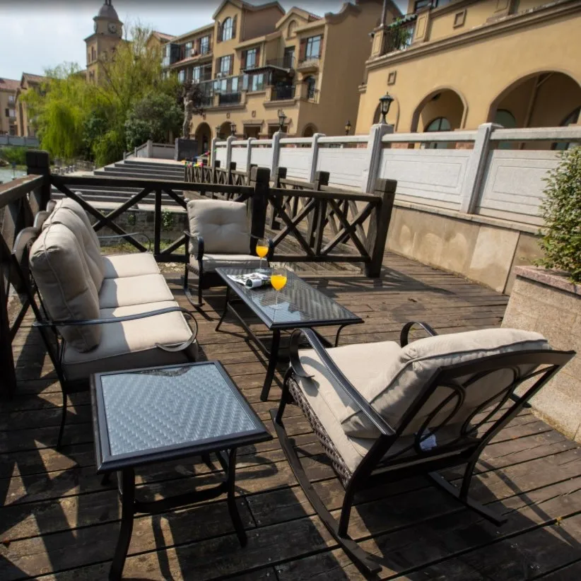 Rattan-Coffer-Table