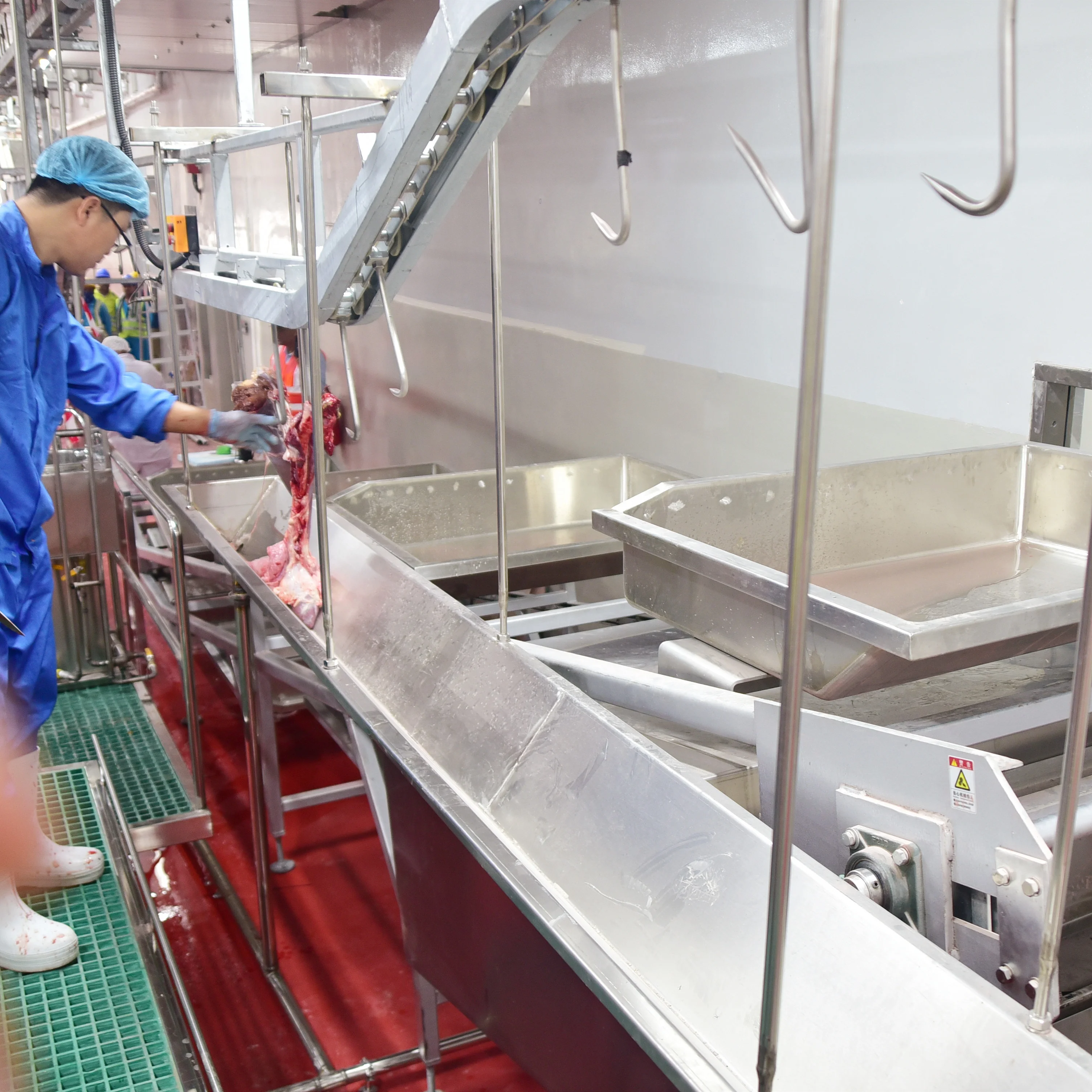 Easy-to-operate open chest saw for cattle slaughterhouses