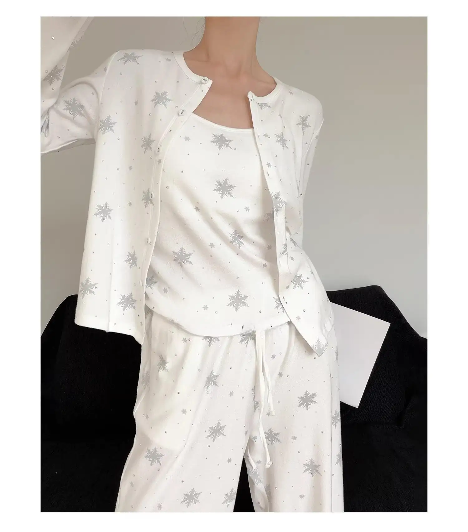 Pajamas Women's New sweet with chest pad Snowflake Hot drilling long sleeve spaghetti-strap three-piece home wear — detail