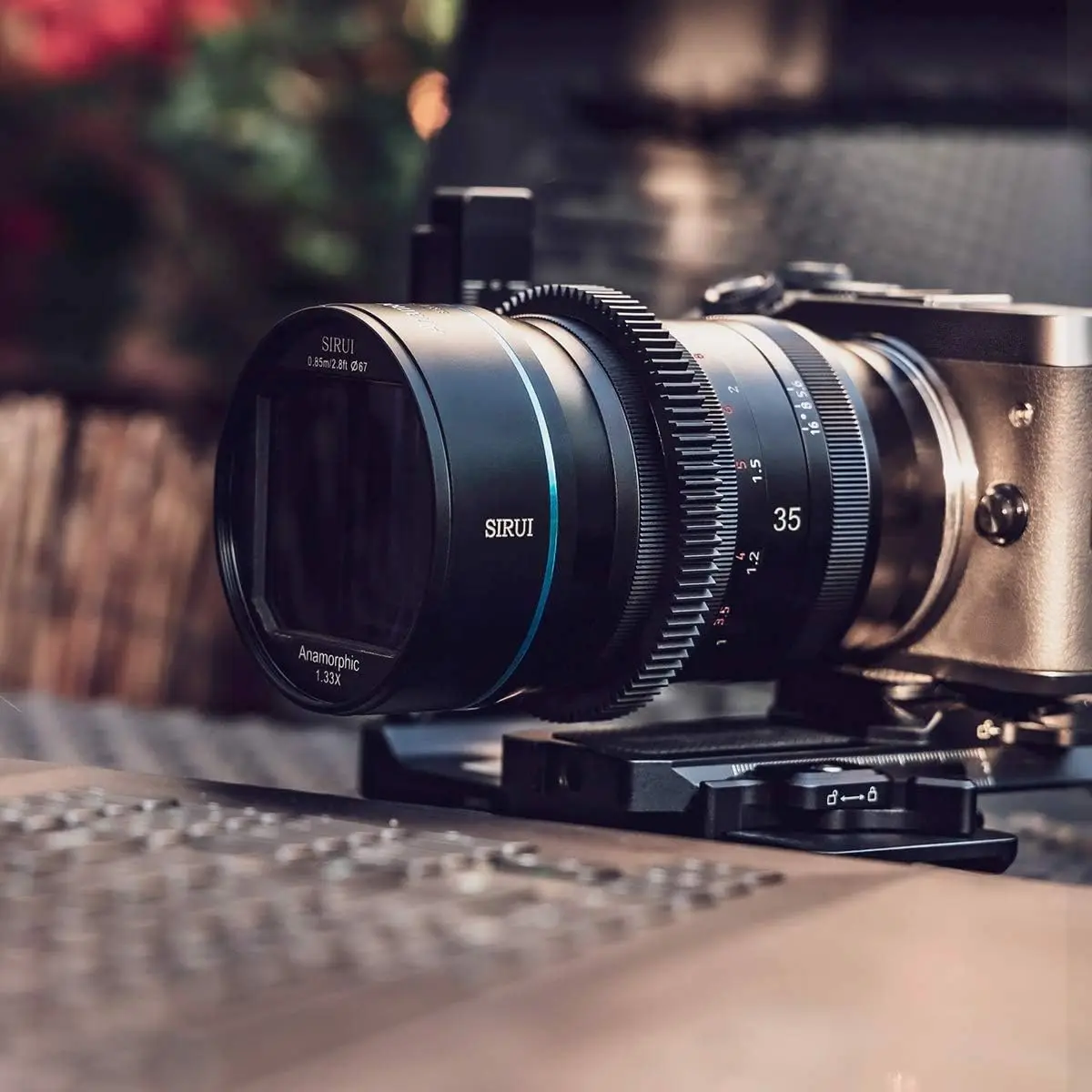 SIRUI 75mm F1.8 1.33x Anamorphic Lens APS-C Frame Manual Focus for Sony E-Mount SIRUI 75mm F1.8 1.33x Anamorphic Lens APS-C Frame Manual Focus for Sony E-Mount