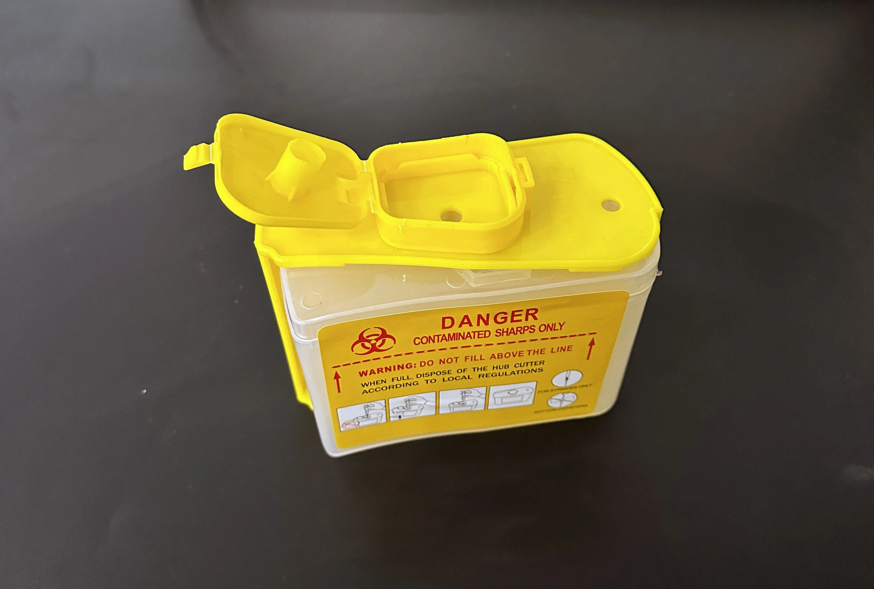 Disposal Plastic Sharp Container 0.3L Medical Safety Box With Needle Hub Cutter manufacture