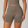 pantaloncini marroni
