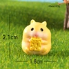 3 Hamster mangeant du pain