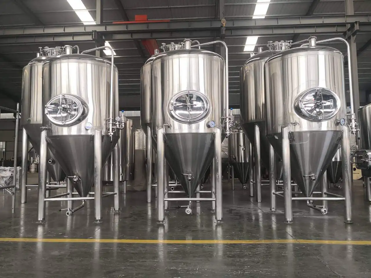 Медное пивоваренное оборудование используемое для пивоваренного завода Пивоваренная машина