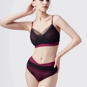 Newest Design Dance Training Wear Sparkle Rhinestone Active Wear Crop Top and Short Set Cheer Practice Wear