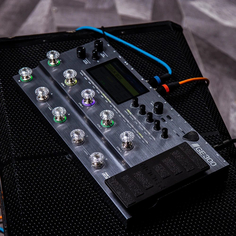 MOOER GE300 Guitar Effect Pedal - 164 Effects & 30min Loop