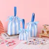Sac cadeau bleu de taille moyenne