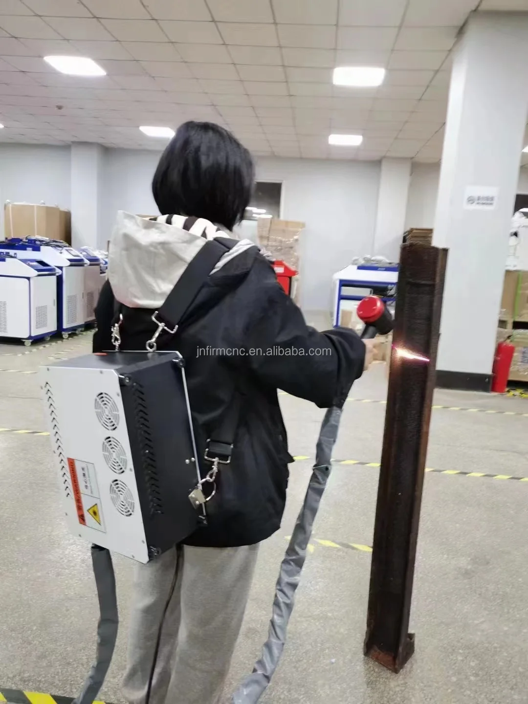 Handheld Pulse Laser Cleaning Machine Pulsed Portable Laser Cleaning Machine Backpack Pulse Laser Cleaning Machine