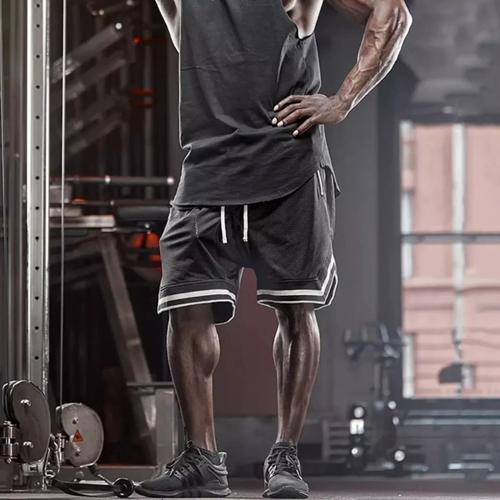 Pantaloncini in poliestere da allenamento per presa da uomo personalizzati Pantaloncini in rete atletica da uomo con coulisse da palestra ad asciugatura rapida con tasca con cerniera solida377_voghion.com