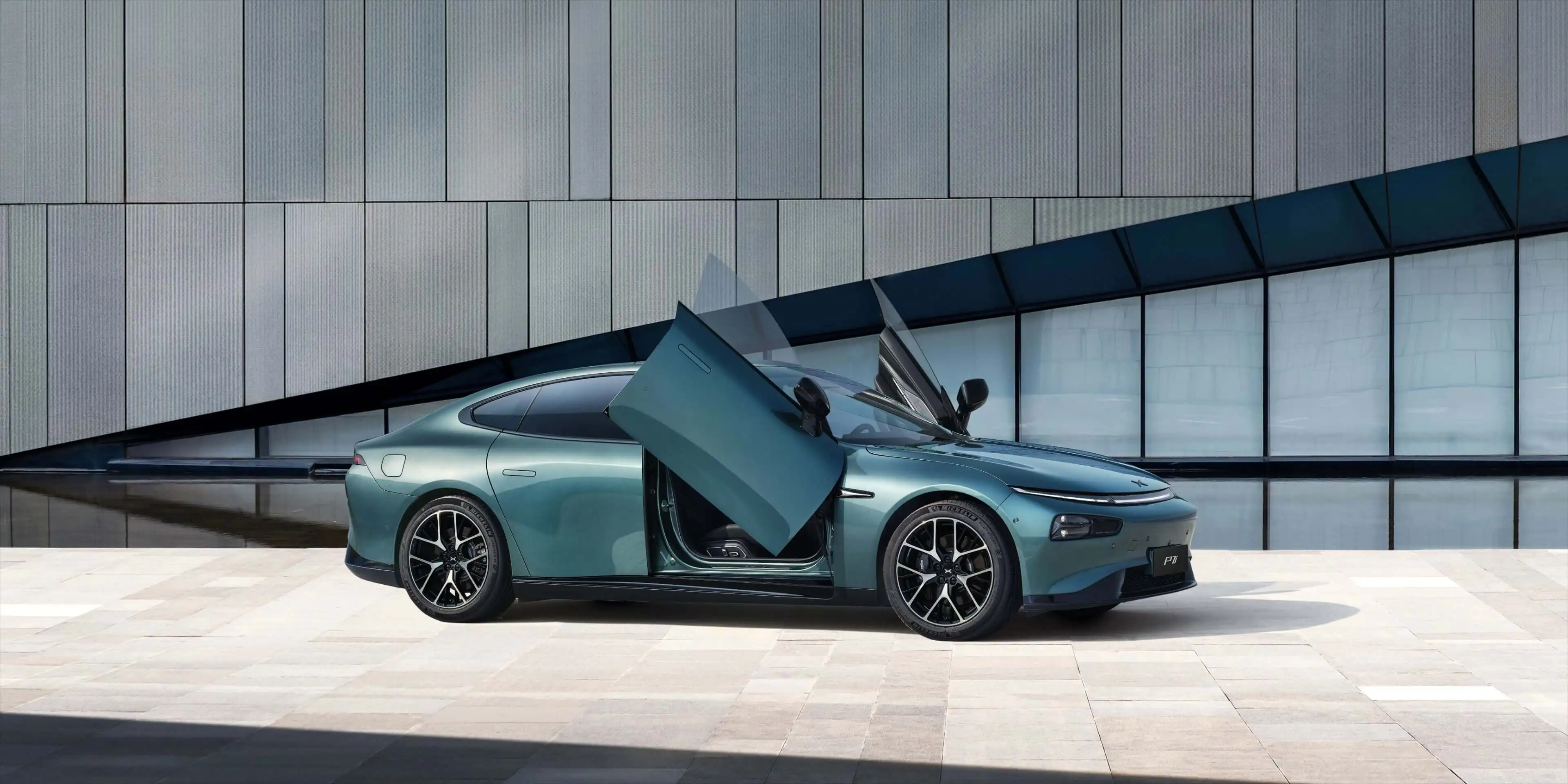 2024 Sport Xpeng Sedan P7i 550KM Pro Fast Charging 5 Seater