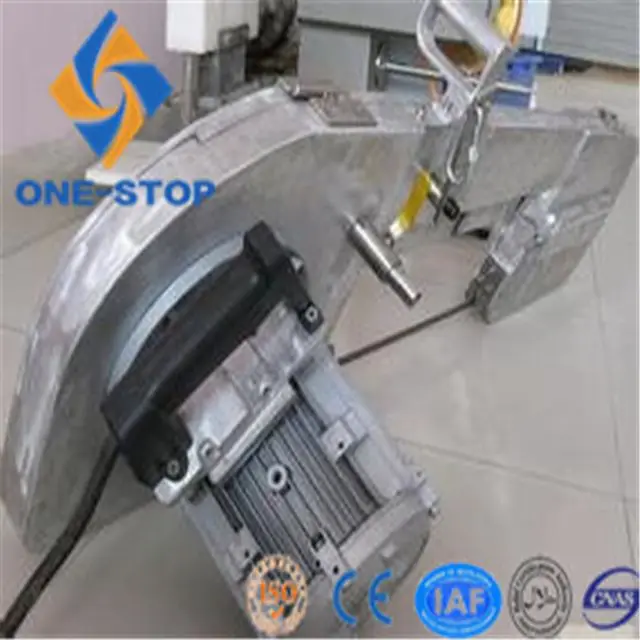 Pig carcass cutting saw in pig slaughterhouse