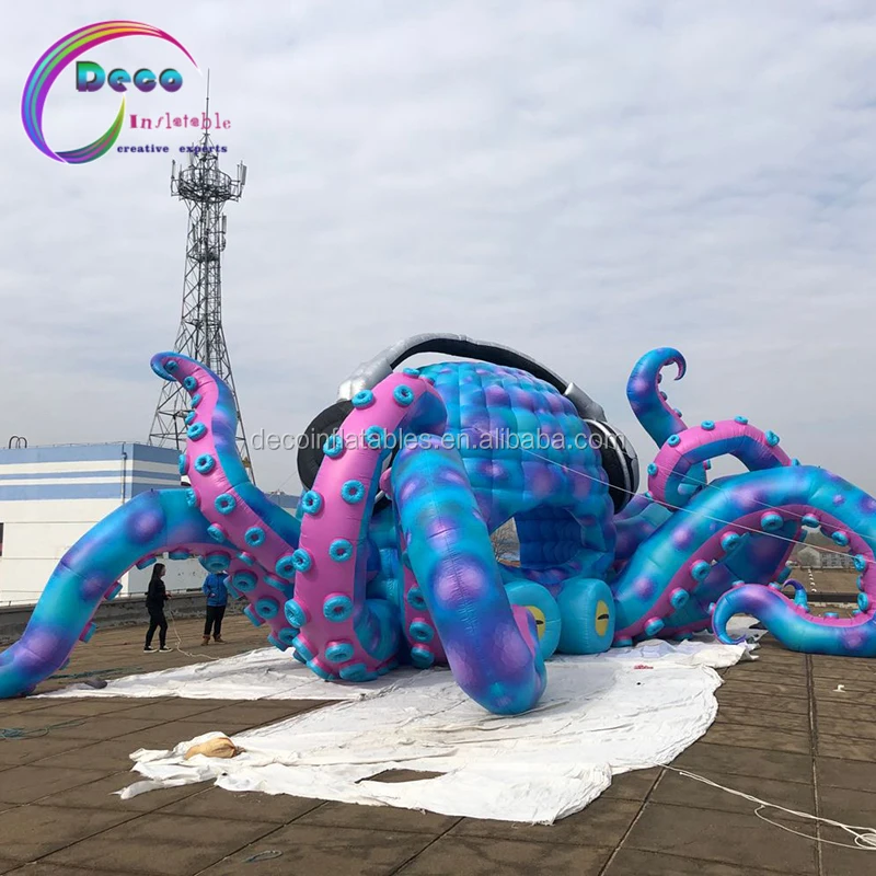 
 Большой надувной осьминог в музыке для вечеринки  