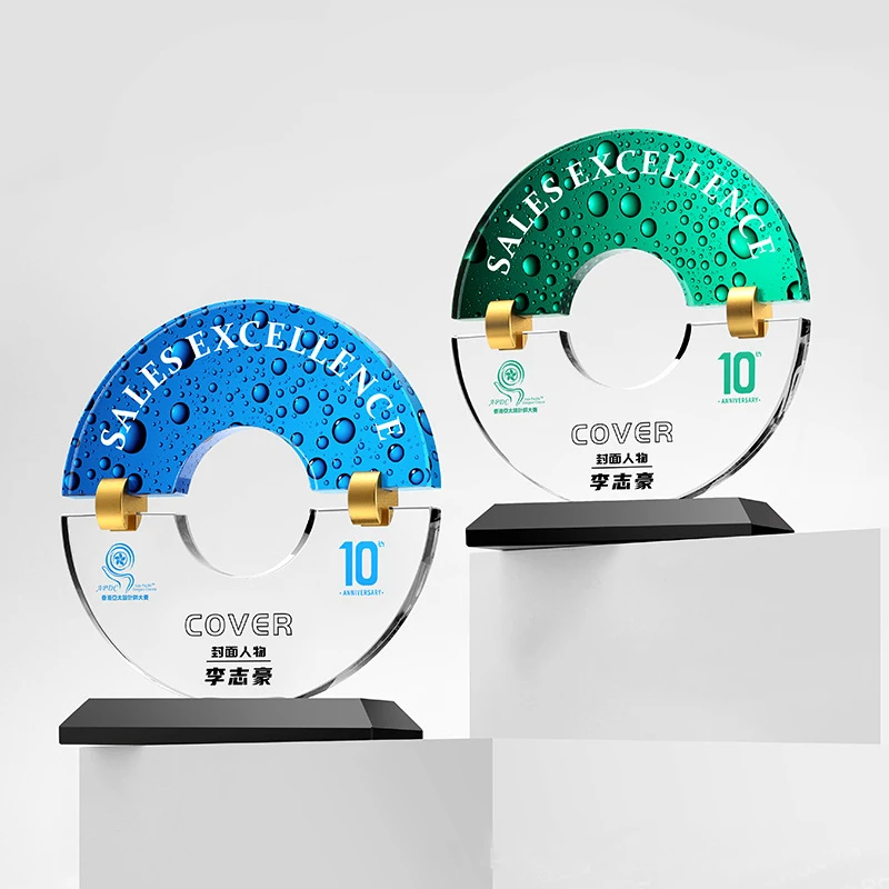 Petit Pont Cristal Nouveau Design Logo personnalisé Forme Ronde Trophée en Verre Cristal K9 pour Événements d'Entreprise et Reconnaissance des Employés