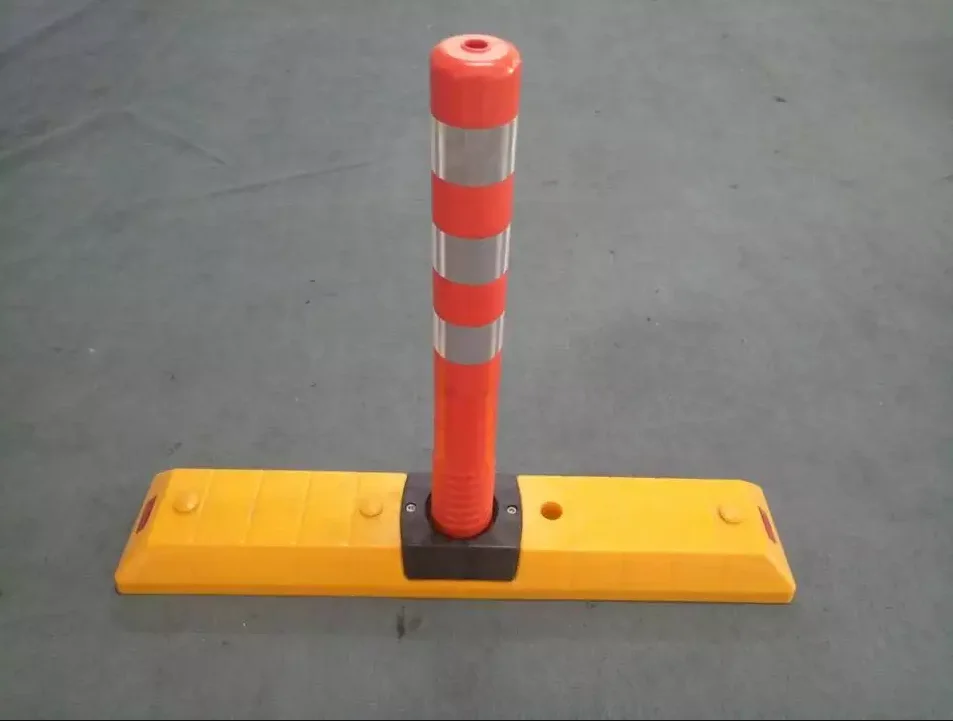 Reflective Warning Driveway Isolation Traffic Safety Plastic Base Delineator Curb Marker Post Road Divider Lane Separators supplier