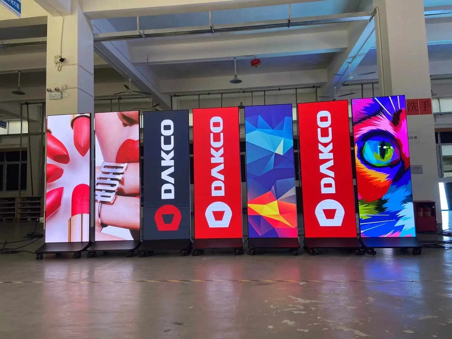 USER P1.53 P1.86 P2 P2.5 Vehicle Led Screen Poster Holder Led Floor Standing Display Panel Led Advertising  Poster Sign