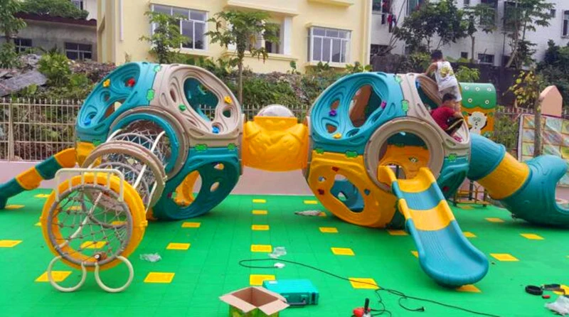 Moetry Children's Climbing Frame Preschool Climbing Playground with Plastic  Tube Slide for Daycare Center - Main Image