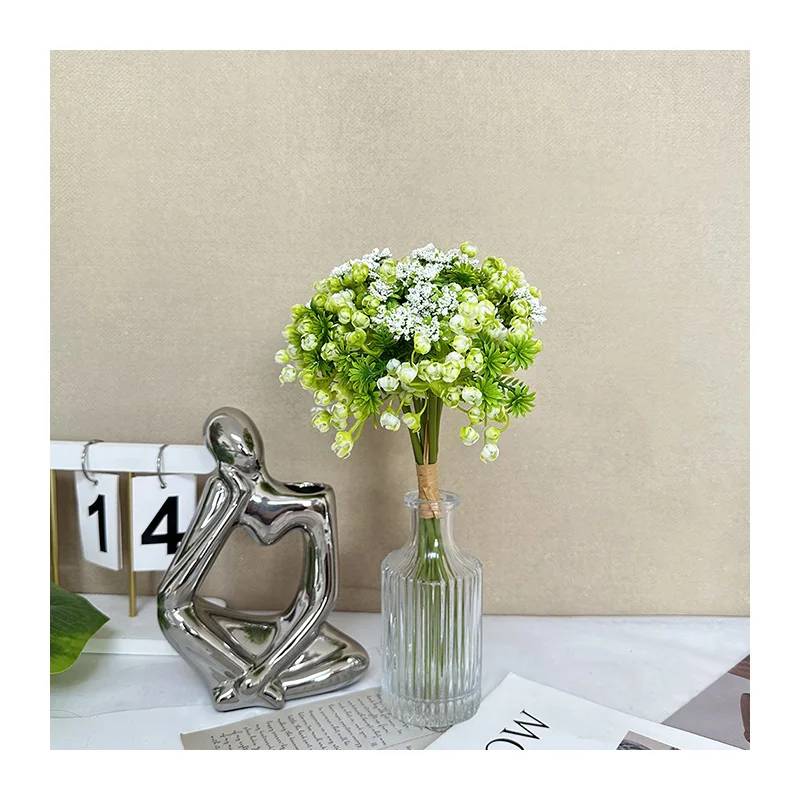 Verander jou ruimte met 'n oogverlepende kunsmatige blom-agtergrond.