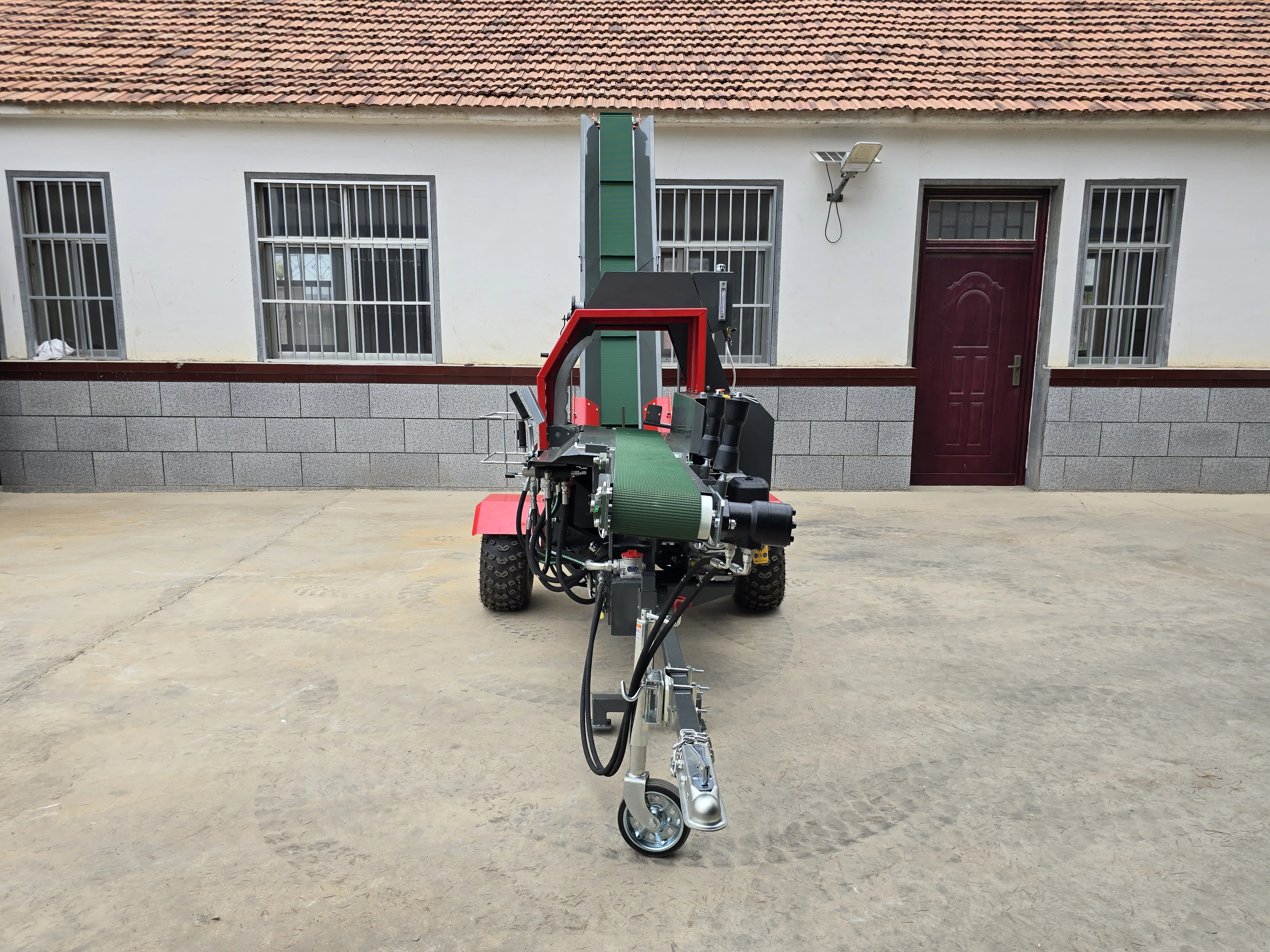 Much More Automatic Firewood Processor with Hydraulic Controlled Log Fixing Clamp