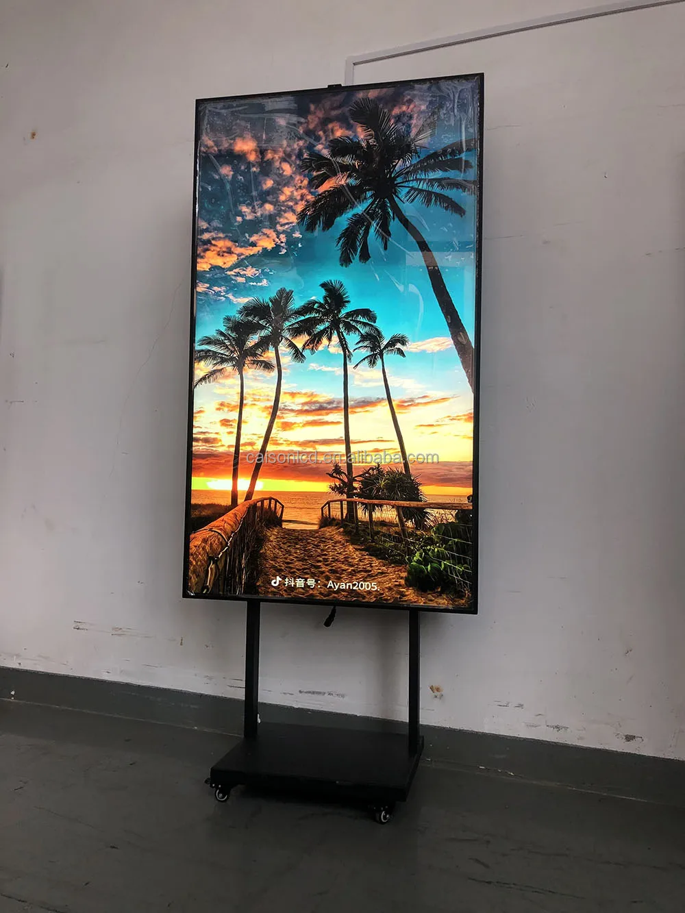 Retail Store 65 inch high brightness display 2000 nits to 5000cd/m2 Window Facing digital stand outdoor digital signage manufacture