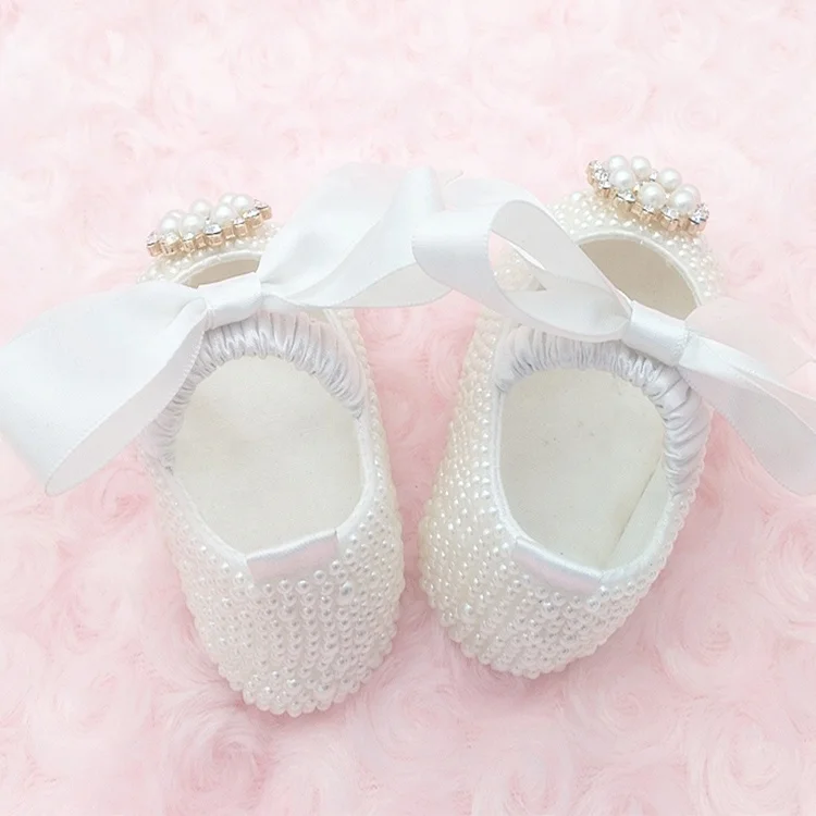 
Ботинки для крещения на мягкой подошве для маленьких девочек, обувь для принцесс с цветами и повязкой на голову для новорожденных и младенцев 