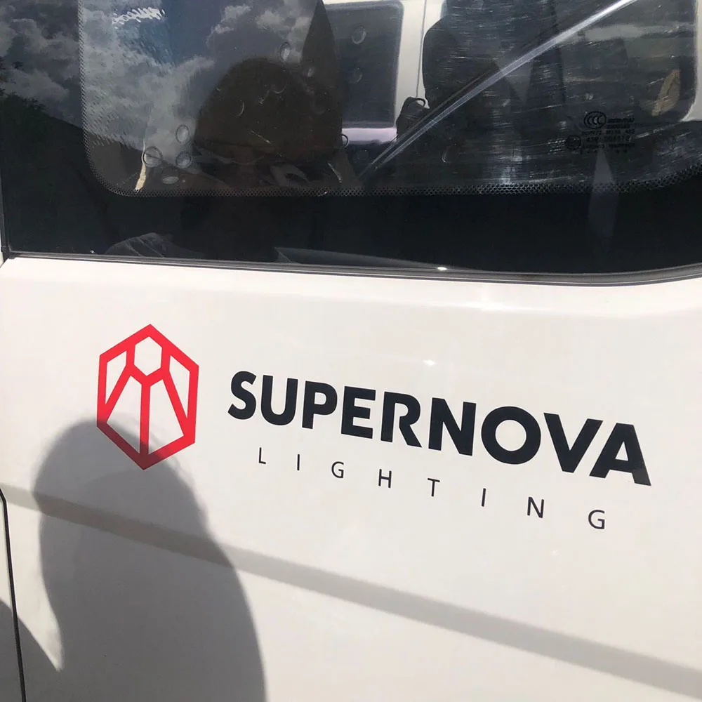 Виниловая наклейка разных цветов для использования на открытом воздухе