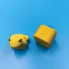 Llavero con forma de rana amarilla