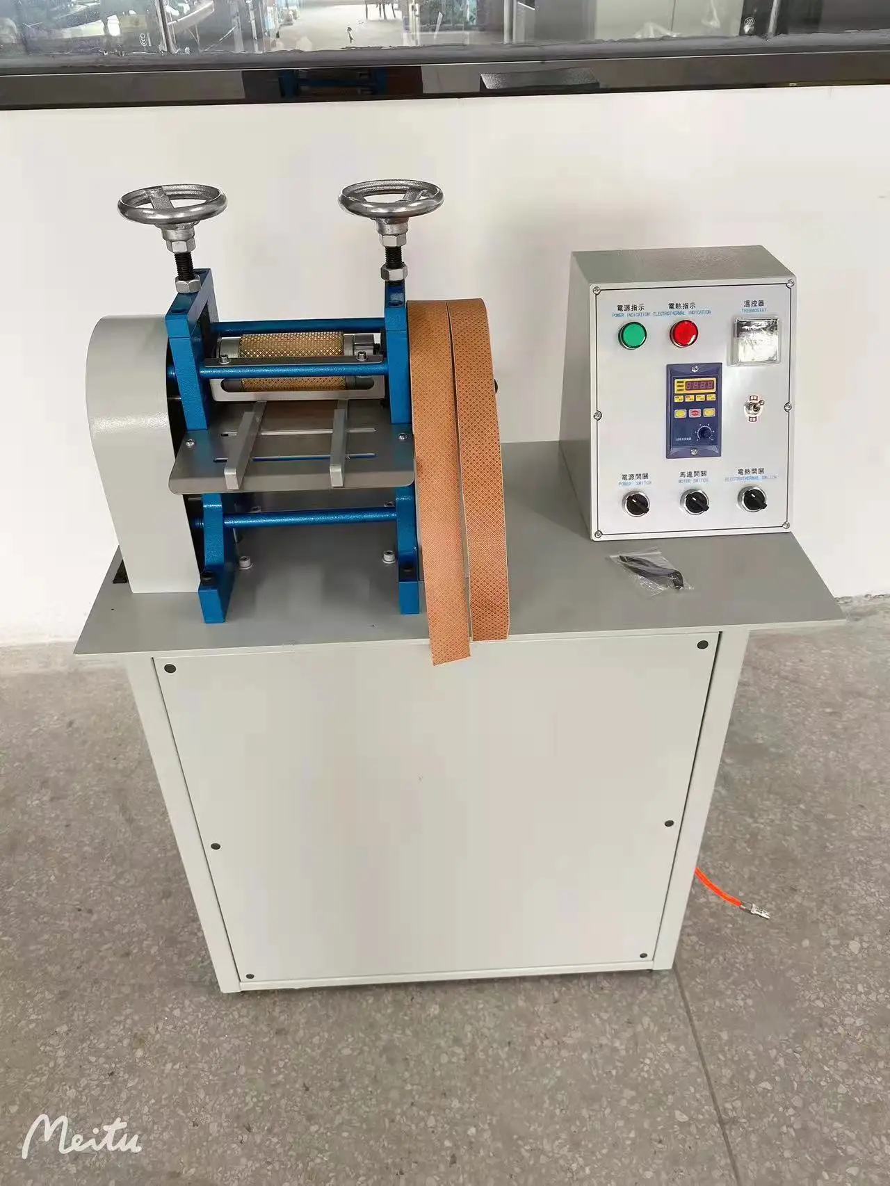 Gsb16 Oil Pressure Hydraulic Leather Belt Embossing Machine Roller