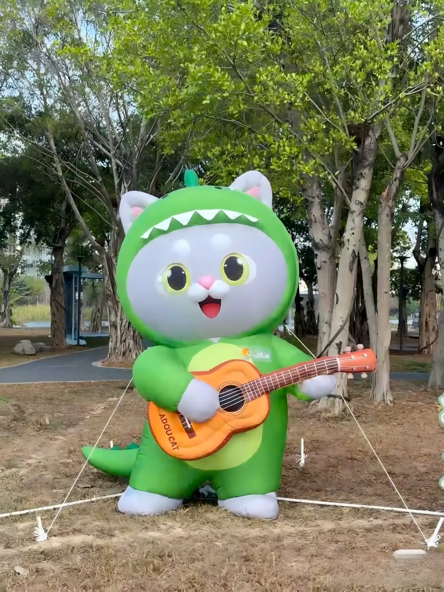 Customized Giant Inflatable Cartoon, Blow up Advertising Inflatable for Amusement Park & Commercial