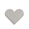 Cuore grigio cucito