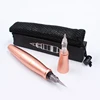 Avec stylo en or rose