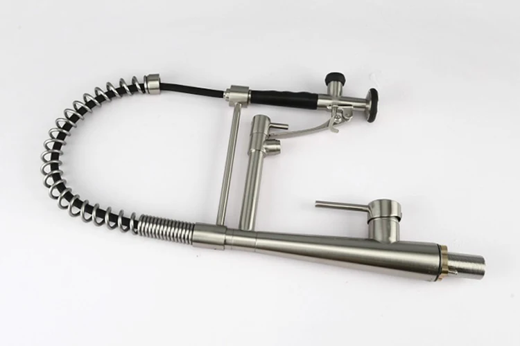 Mezclador de grifos de cocina con resorte extraíble de una sola palanca