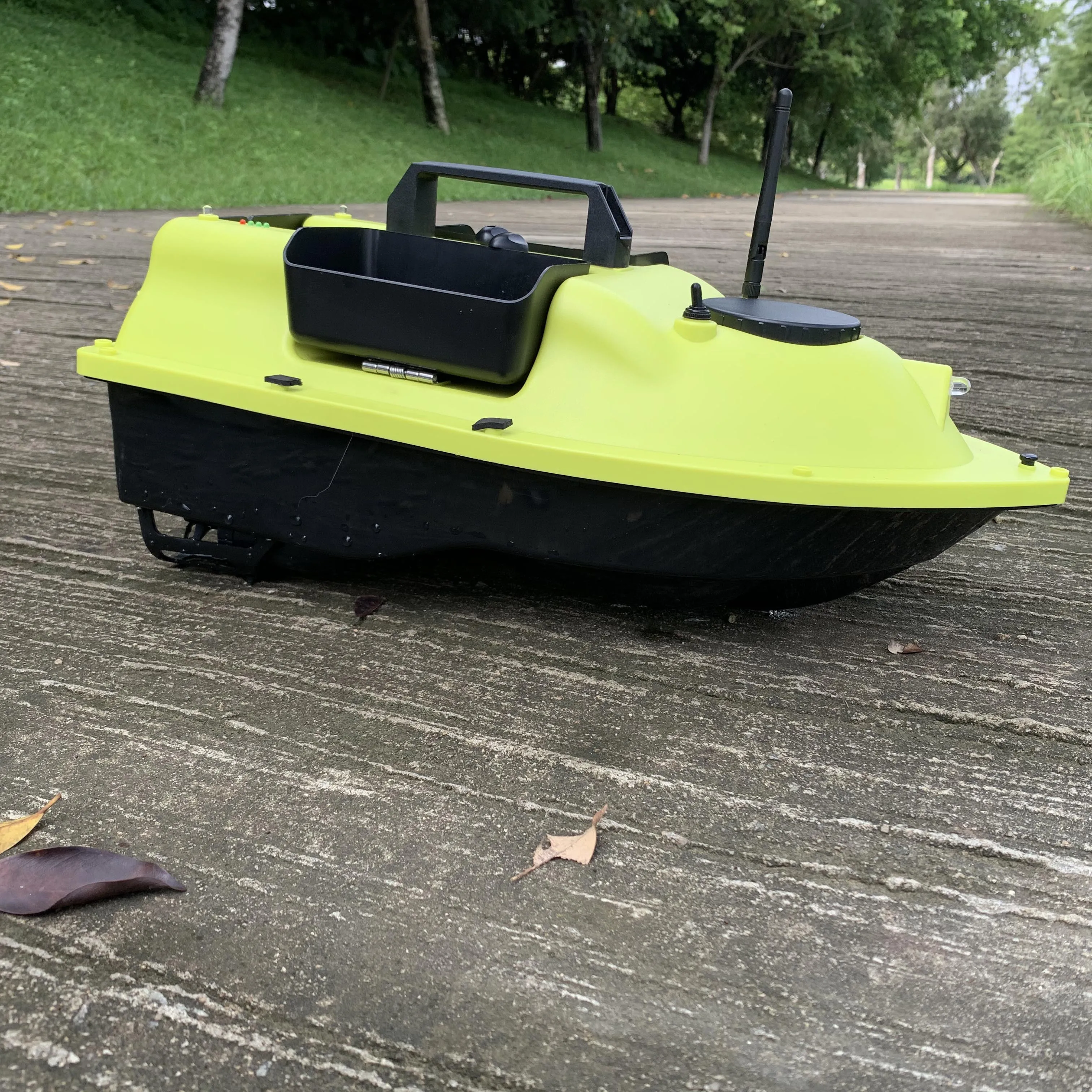 D18B Remote Controlled Fishing Bait Boat - 500m GPS Autopilot