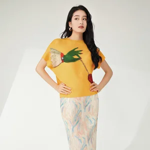 Women's Summer Casual Floral Print T-Shirt Elegant Pleated Design Breathable Stretch Short-Sleeved Crew Neck Top Vintage Top