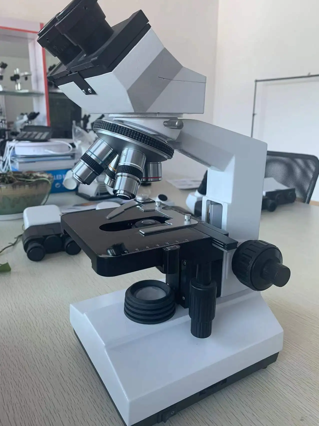 Xsz107bn Lab Equipment Biological Binocular Microscope Manufacturer