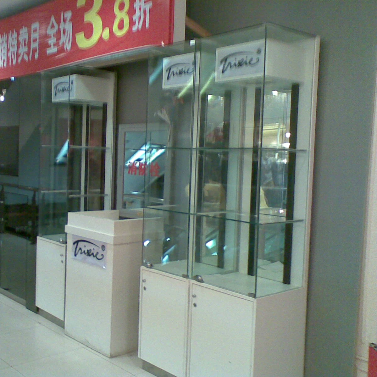 Glass Showcase for Multipurpose