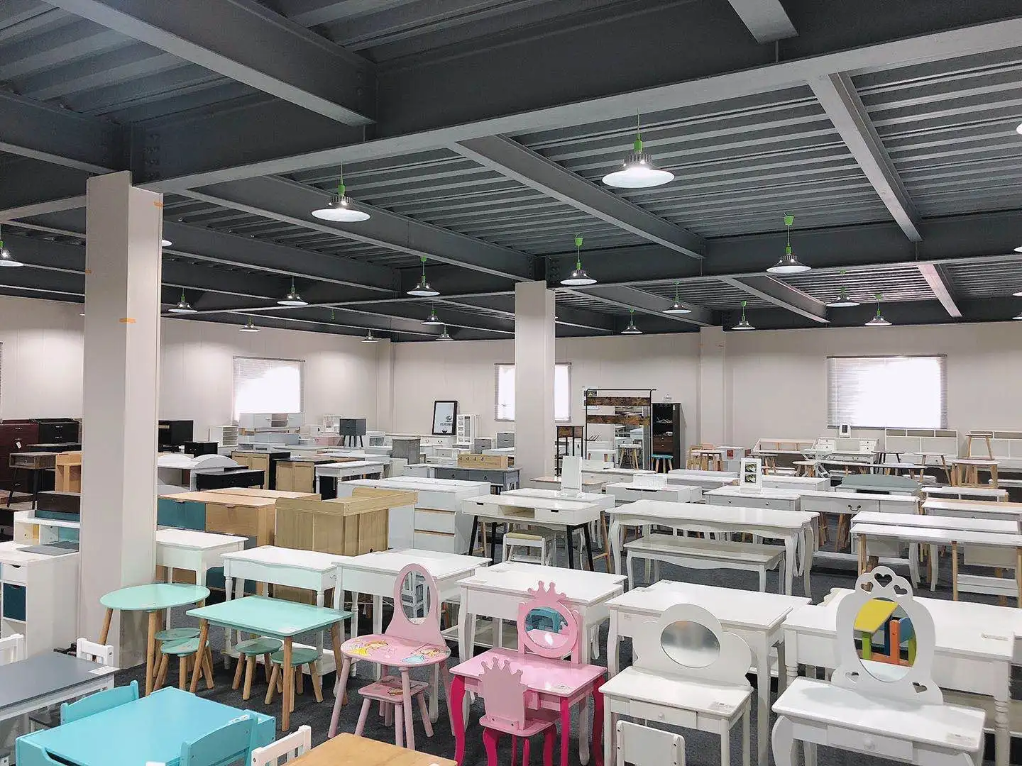 Трендовые вешалки для одежды деревянная