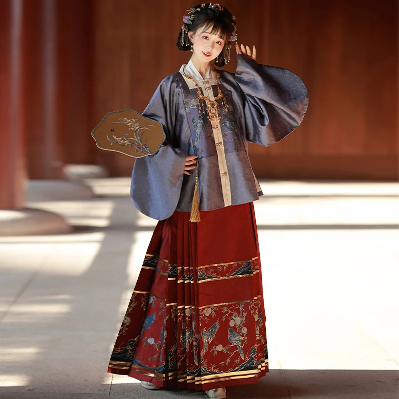 Classy and Elegant China Hanfu Suit Embroidered with a Parrot Design Traditional Chinese Hanfu for Woman
