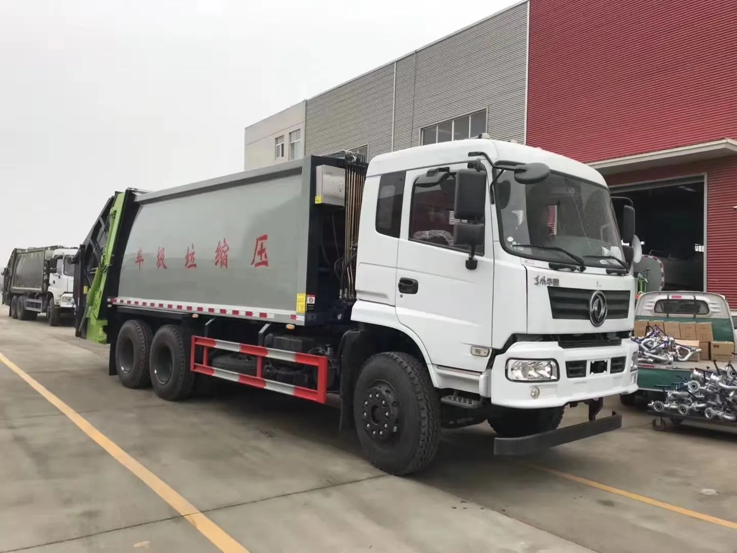 Dongfeng 6*4 мусорный сжатый гигиенический грузовик 20 кубических