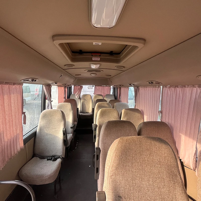 Hyundai Bus Used Minibuses Driving on the Road Luxury Comfortable Seats diesel Cheap Low Price 20 Seats