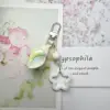 สีขาว